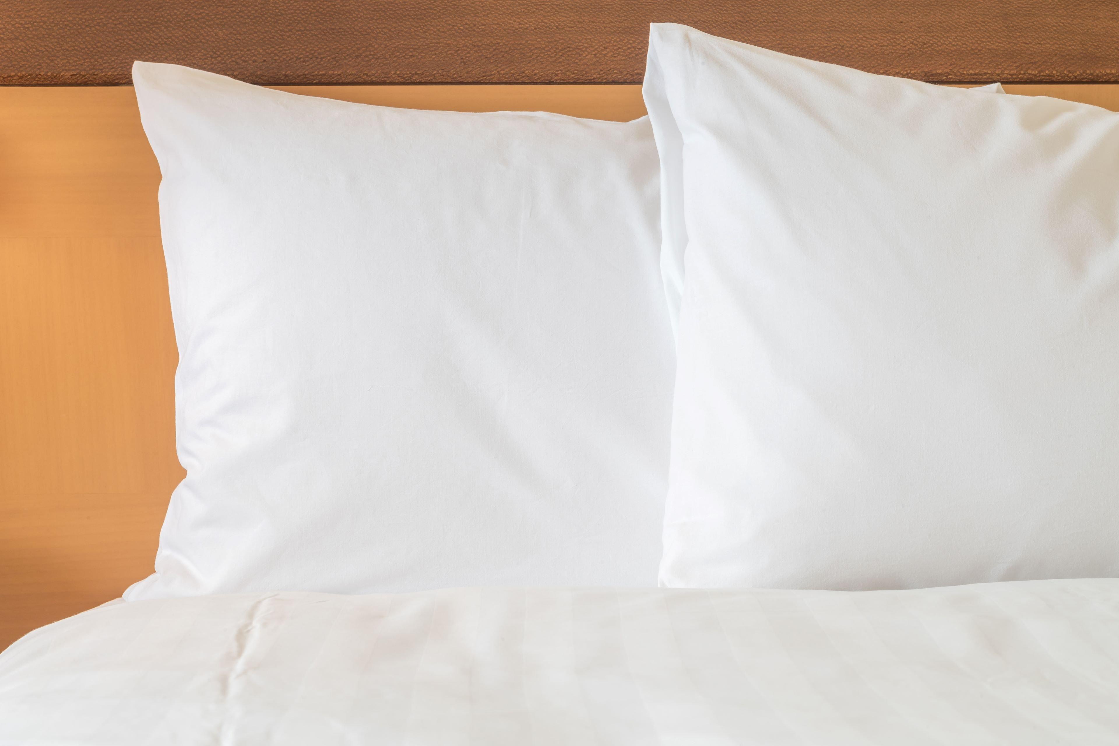 Crowne Plaza - Borjomi By Ihg Hotel Luaran gambar Two pillows on a bed