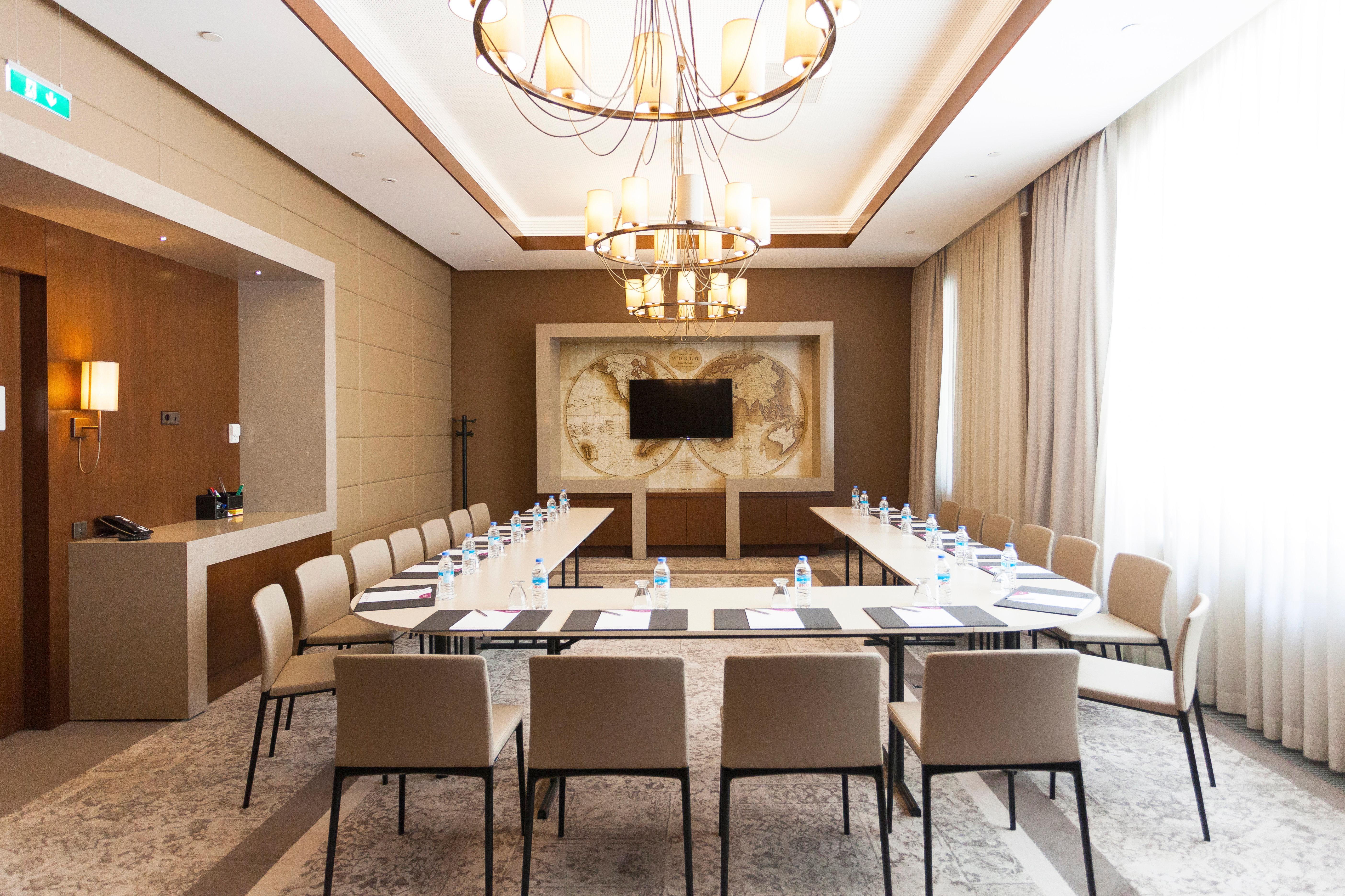 Crowne Plaza - Borjomi By Ihg Hotel Luaran gambar Meeting room