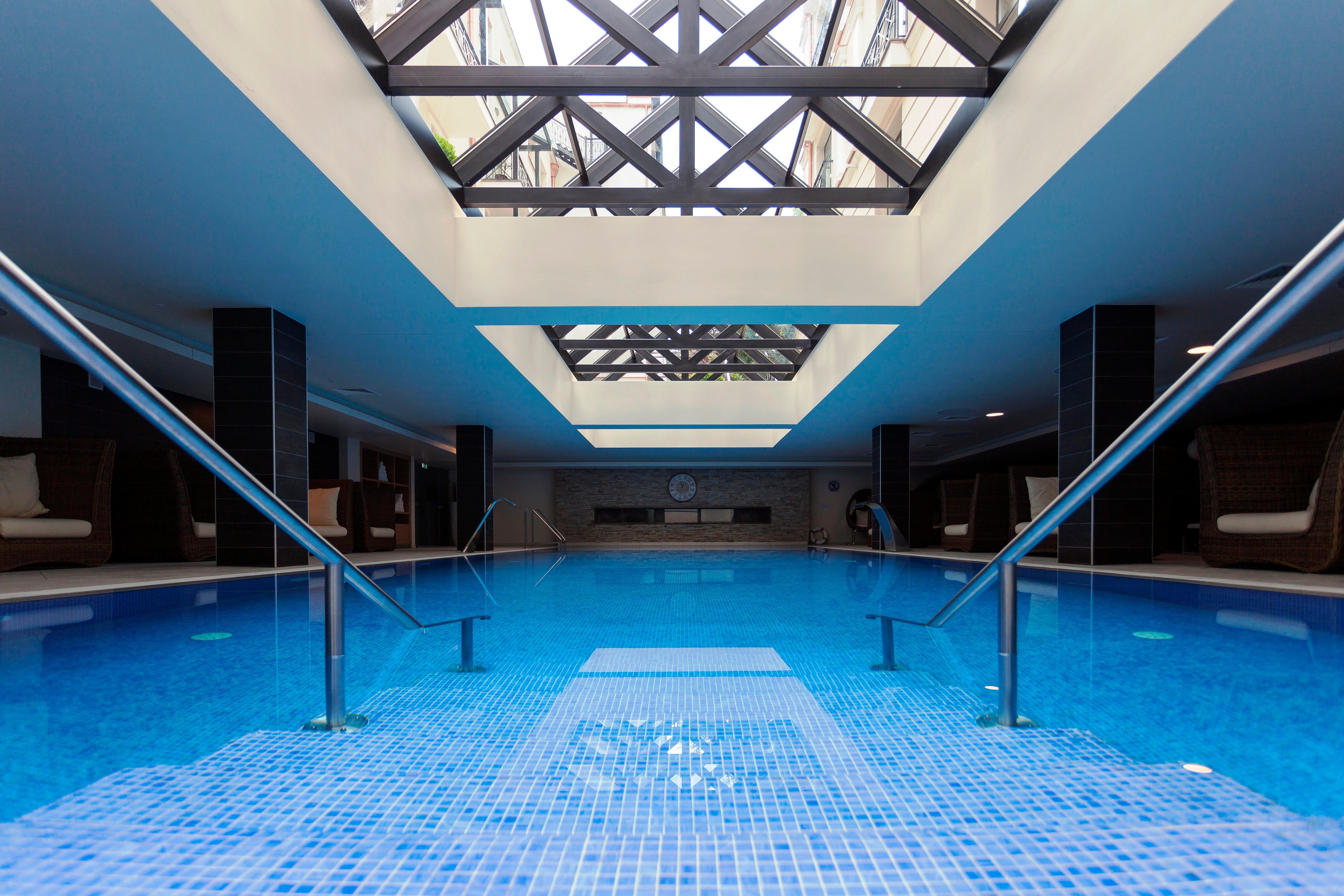 Crowne Plaza - Borjomi By Ihg Hotel Luaran gambar The swimming pool at the hotel
