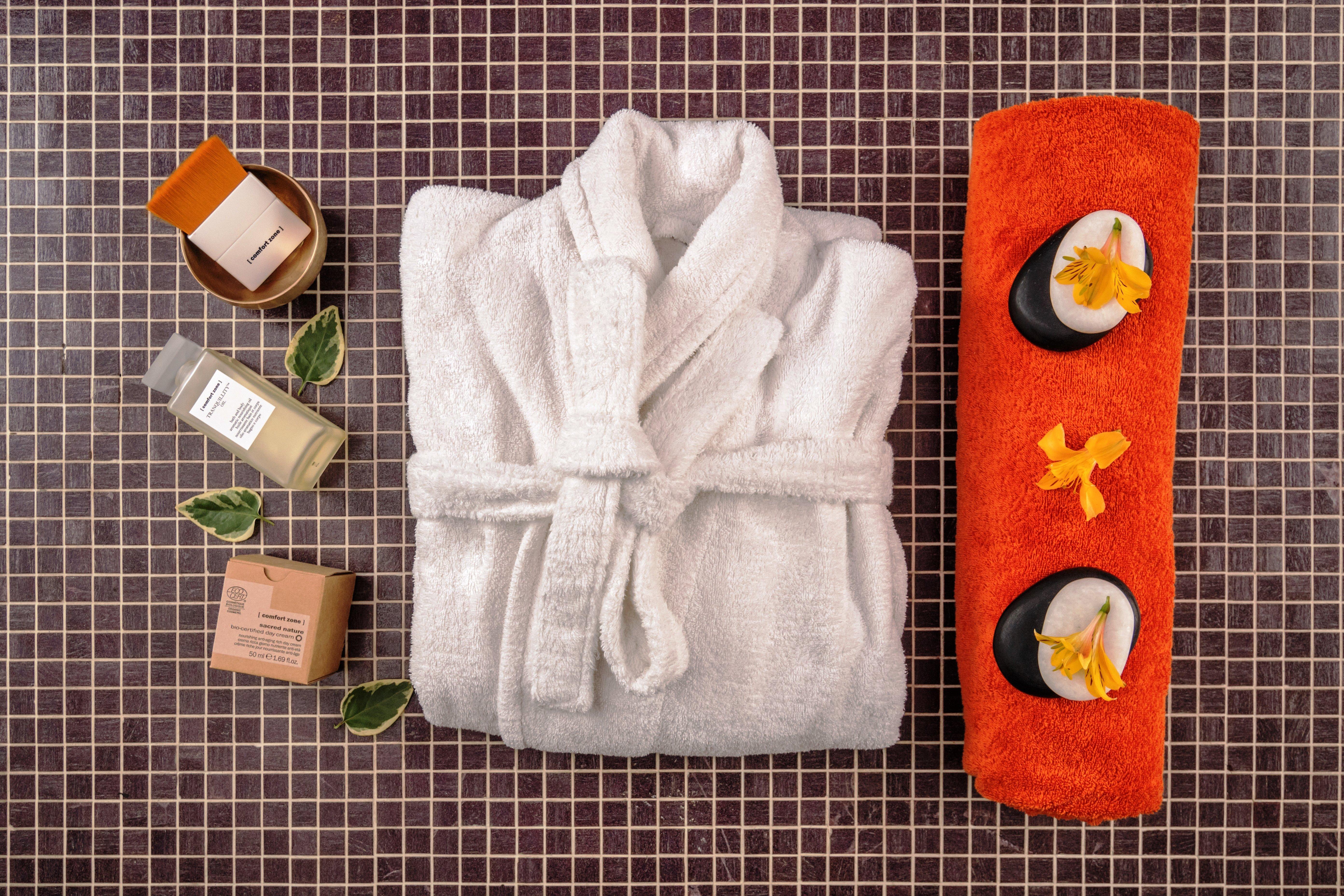 Crowne Plaza - Borjomi By Ihg Hotel Luaran gambar A bathrobe