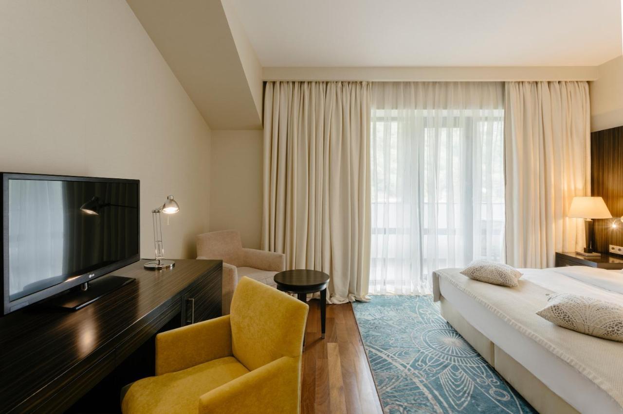 Crowne Plaza - Borjomi By Ihg Hotel Luaran gambar A room at the hotel