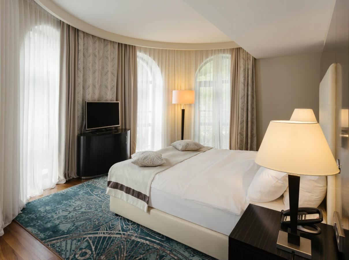 Crowne Plaza - Borjomi By Ihg Hotel Luaran gambar A bedroom at the hotel