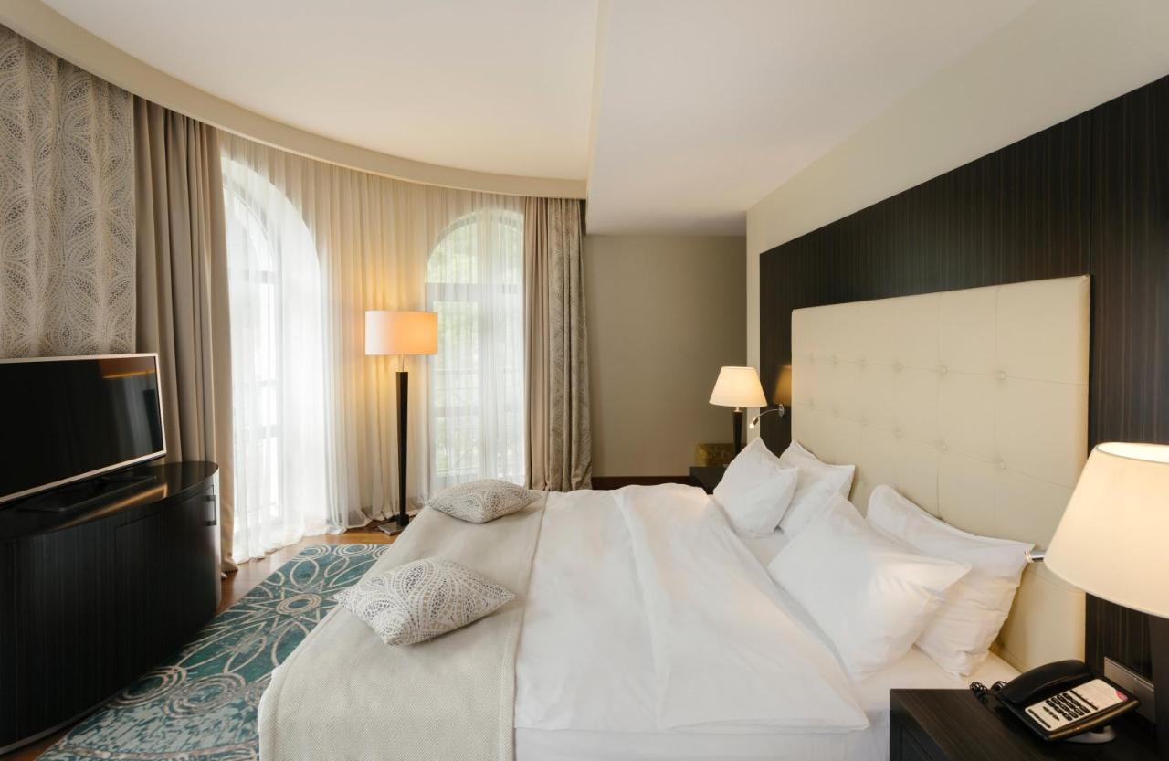 Crowne Plaza - Borjomi By Ihg Hotel Luaran gambar A bedroom at the hotel
